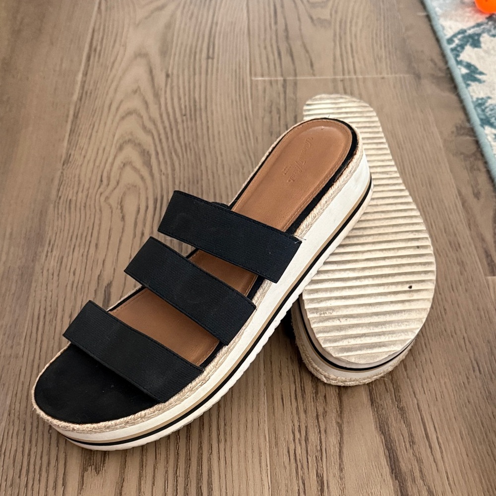 Universal Thread Black Platform Slides - Picture 4 of 5